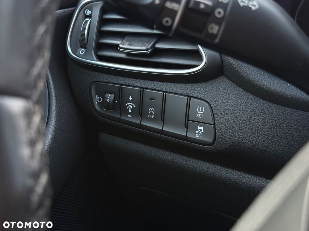 Hyundai i30 1.5 DPI Classic + - 17