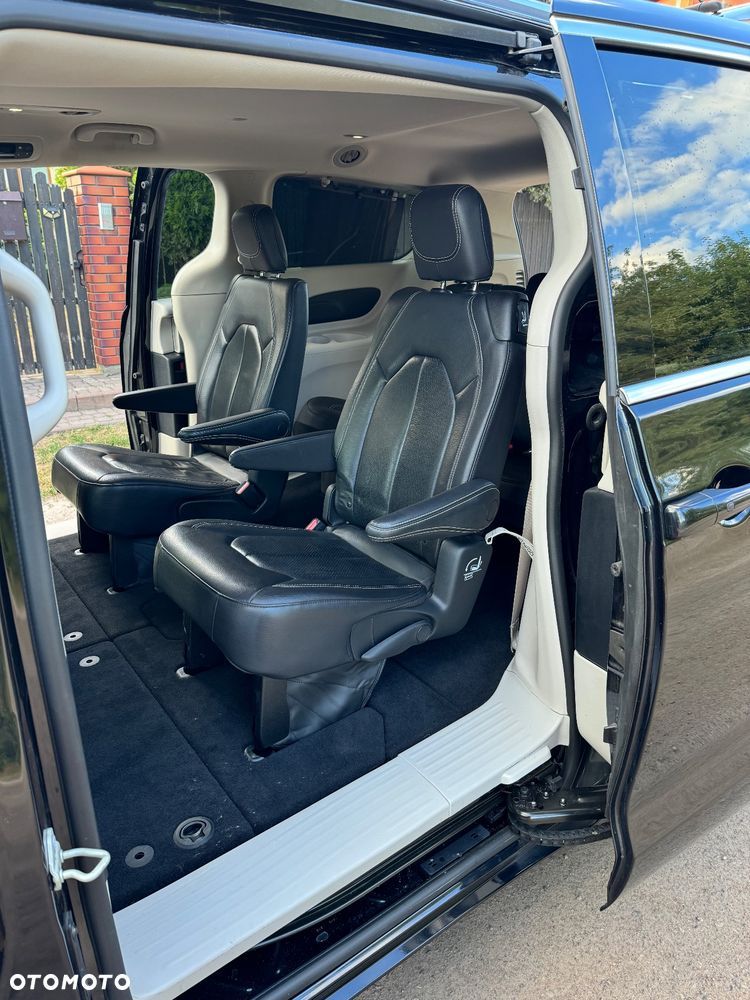 Chrysler Pacifica - 13