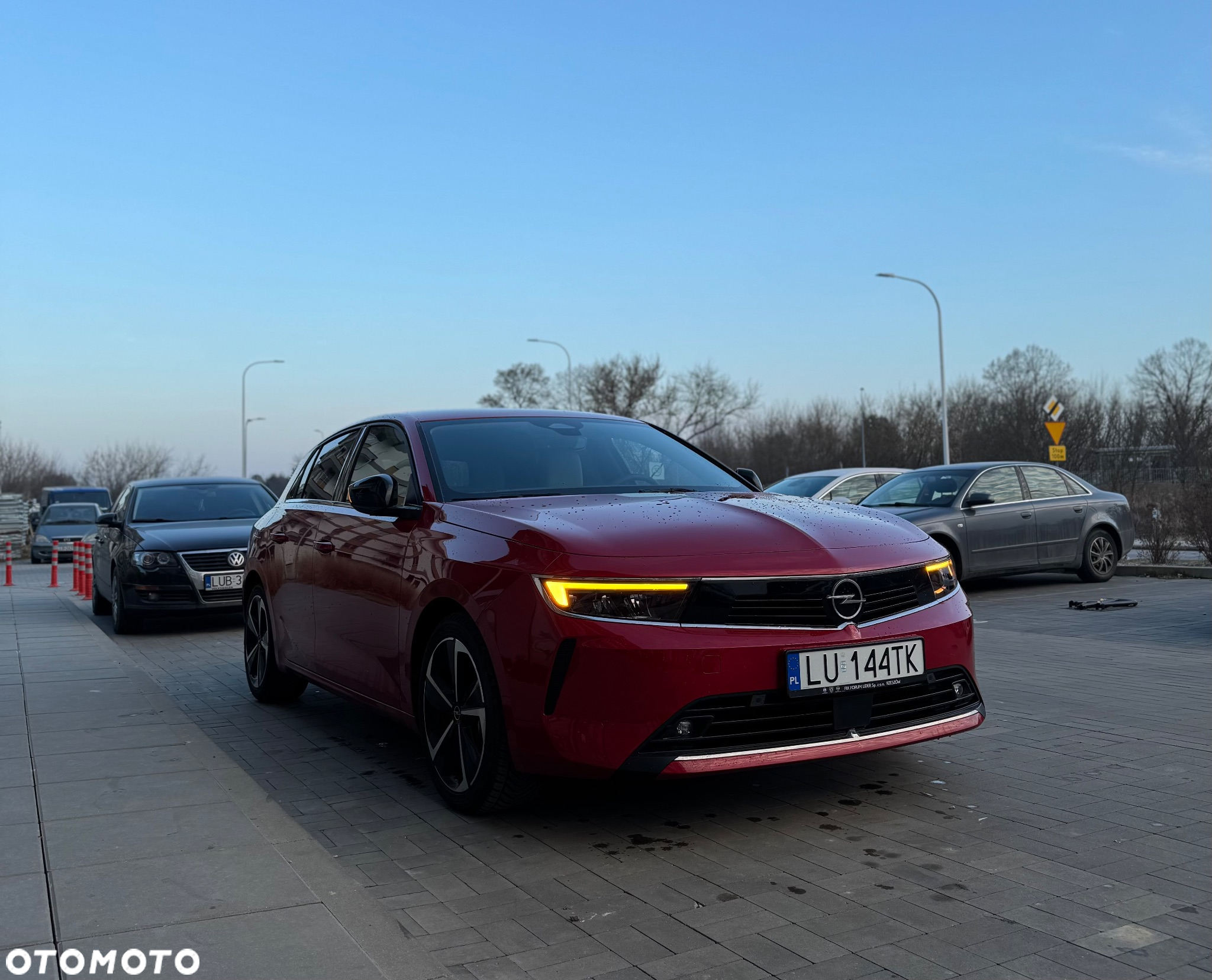 Opel Astra V 1.2 T Elegance S&S - 18