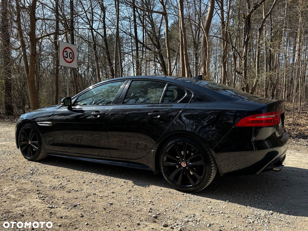 Jaguar XE 2.0 D R-Sport - 6