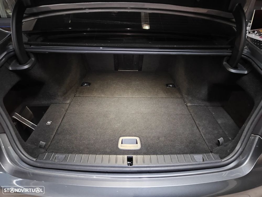 BMW 740 e iPerformance Pack M - 16