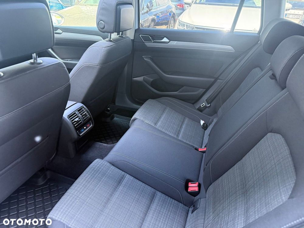 Volkswagen Passat Variant - 14