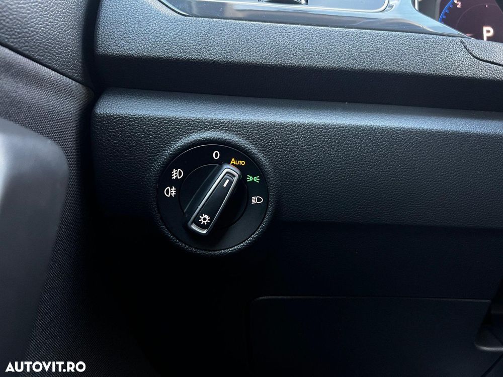 Volkswagen T-Roc - 26