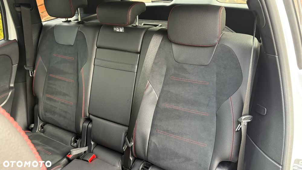 Mercedes-Benz GLB 200 4-Matic AMG Line 8G-DCT - 36