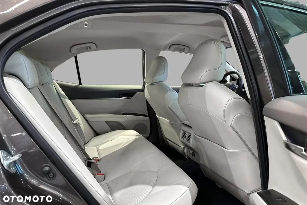 Toyota Camry Executive - 15