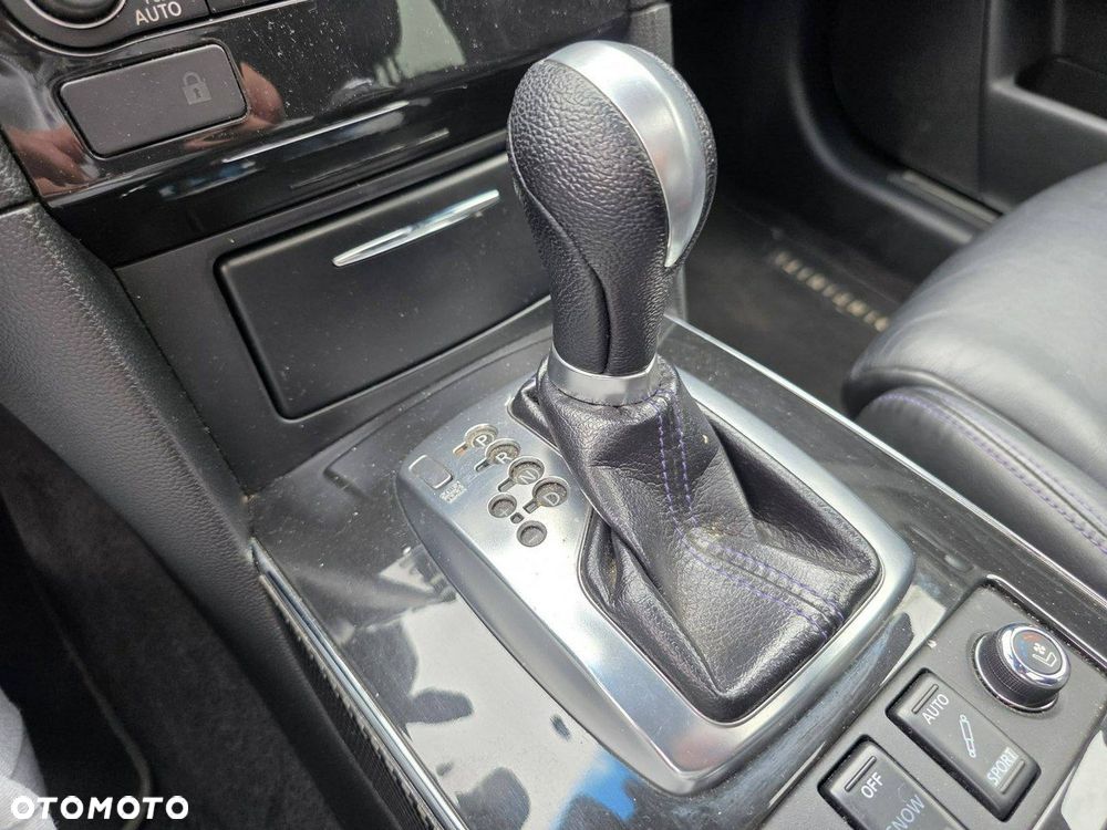 Infiniti QX70 3.0d AWD S Premium - 28