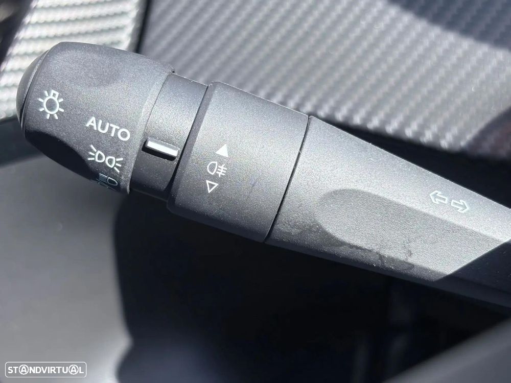 Peugeot 208 1.2 PureTech Active Pack - 37