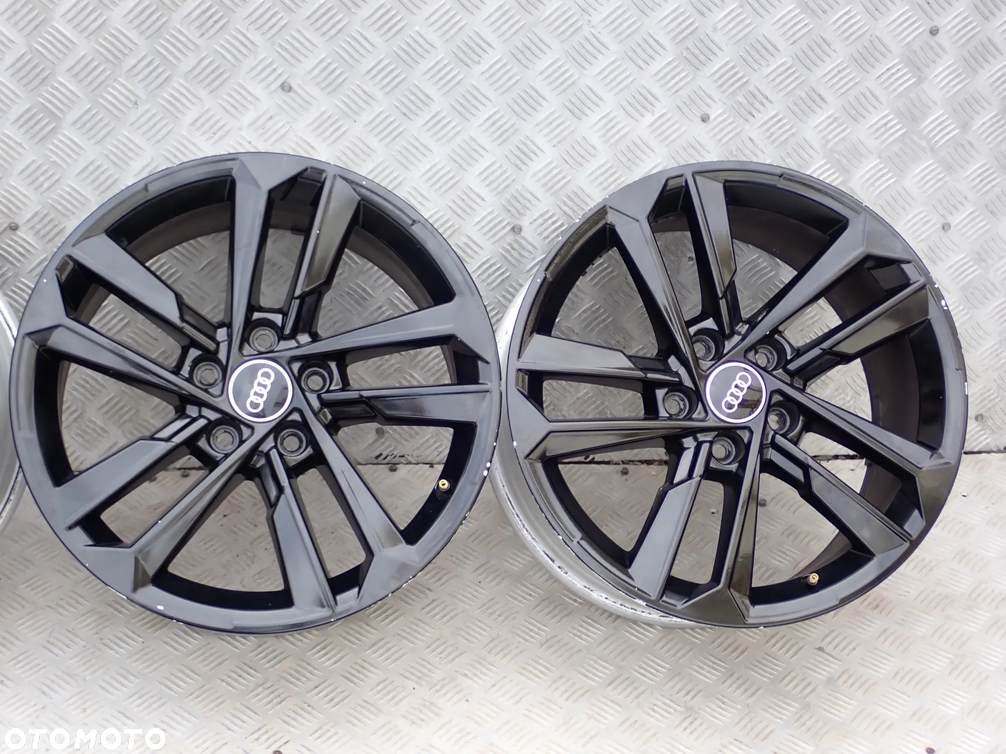 KOŁA FELGI ALUMINIOWE AUDI A3 8JX17 ET 46 5X112 8Y0601025E - 2