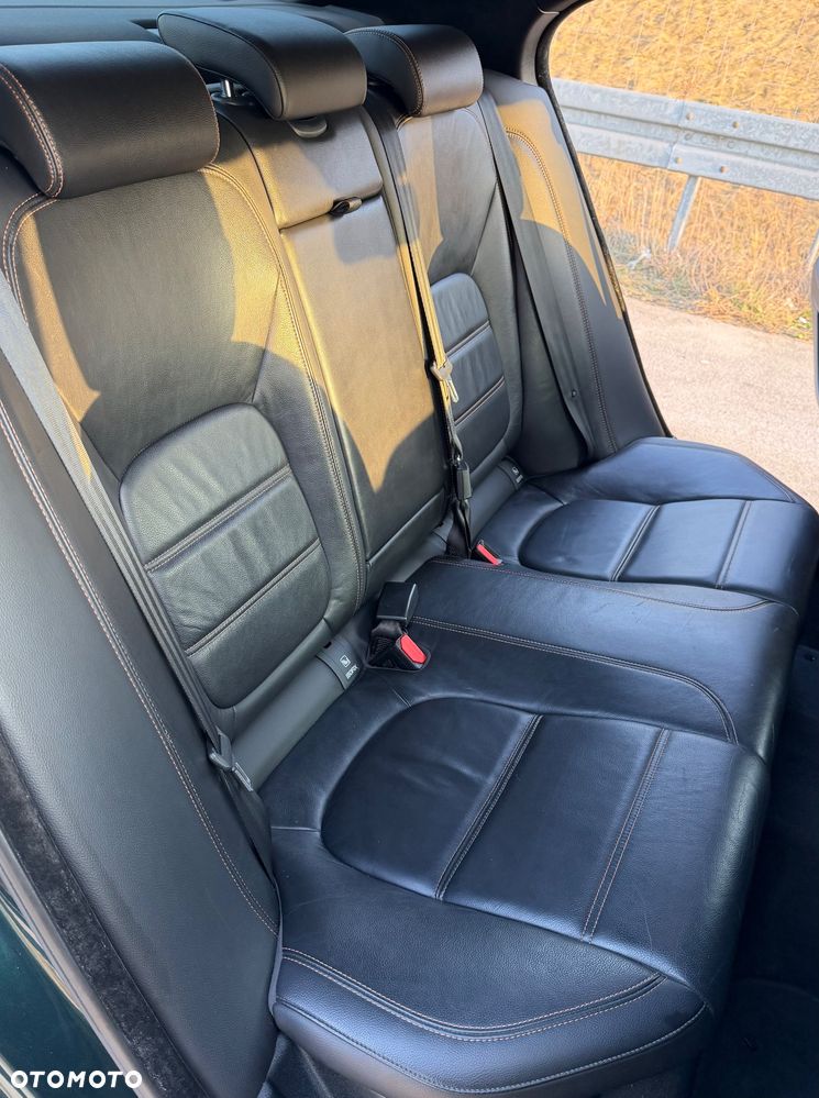 Jaguar XE 2.0 D R-Sport - 26