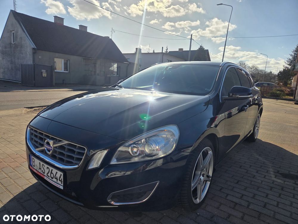 Volvo V60 D4 Geartronic Summum - 1