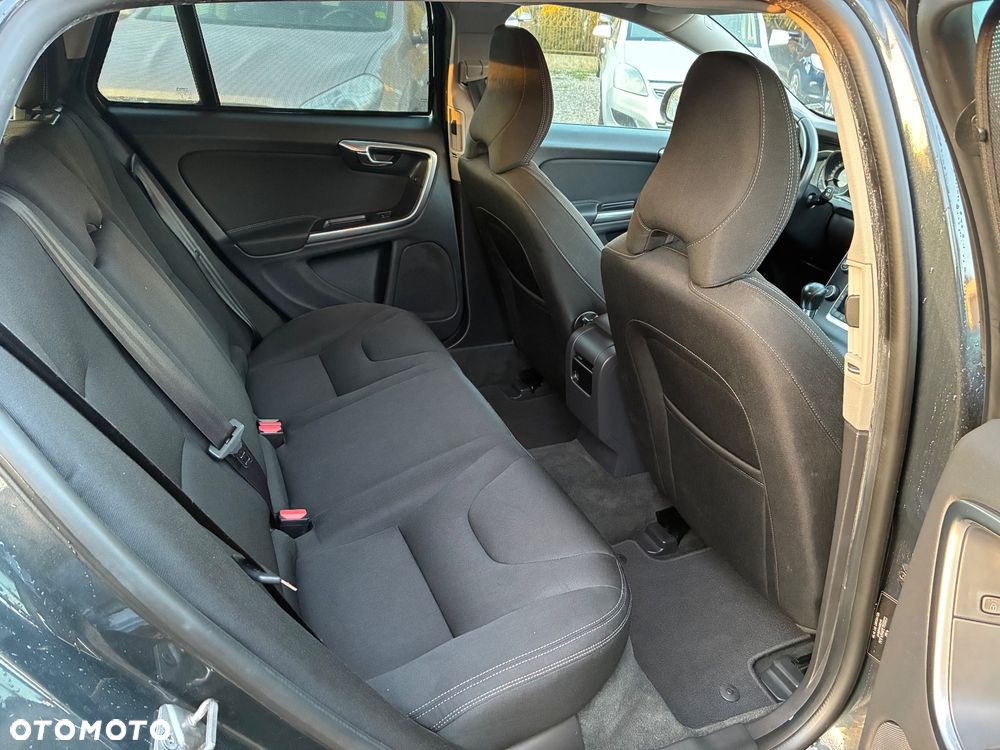Volvo V60 D2 Base - 12