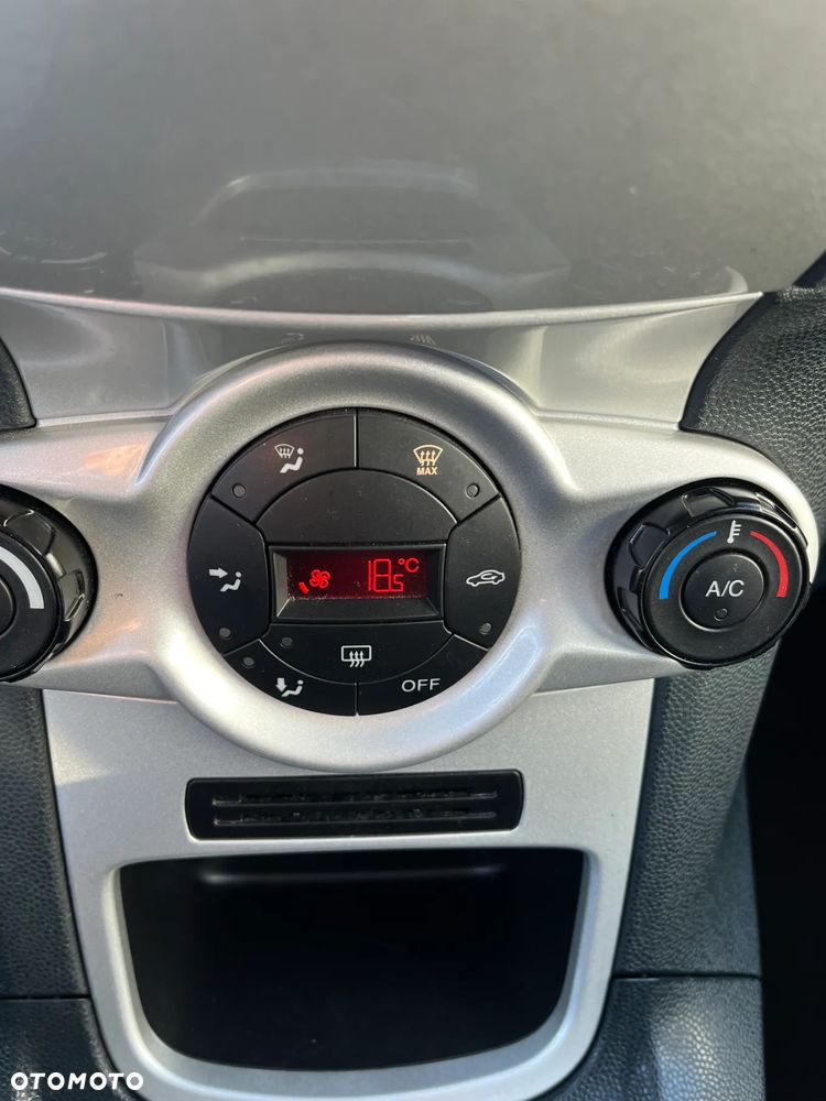 Ford Fiesta 1.6 Titanium - 13