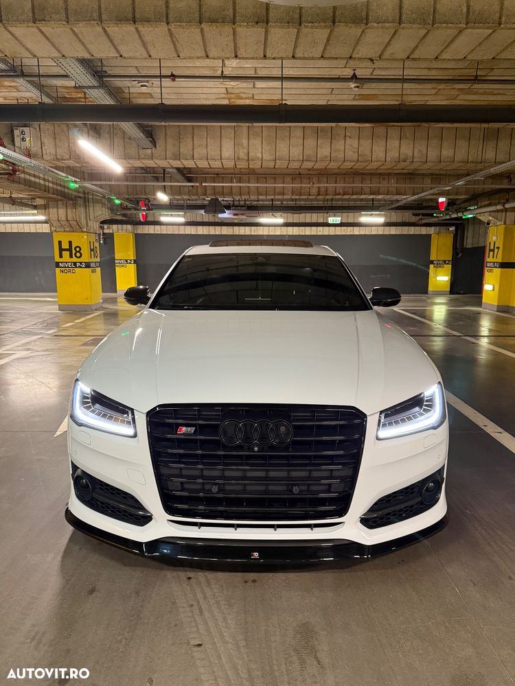 Audi S8 Plus - 1