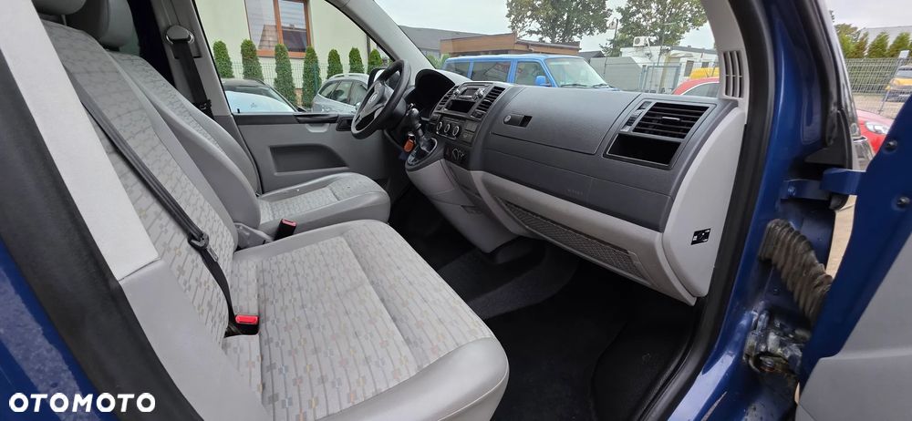 Volkswagen Caravelle - 9