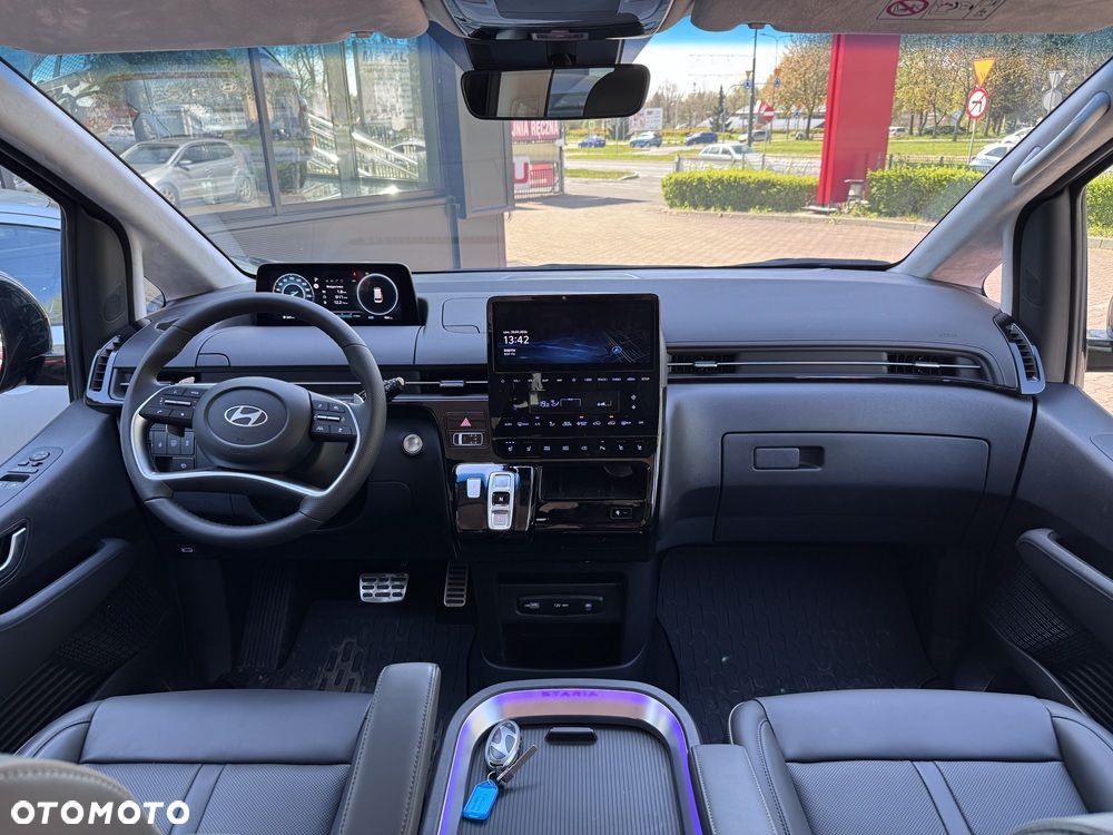 Hyundai Staria 1.6 T-GDI HEV Luxury - 10