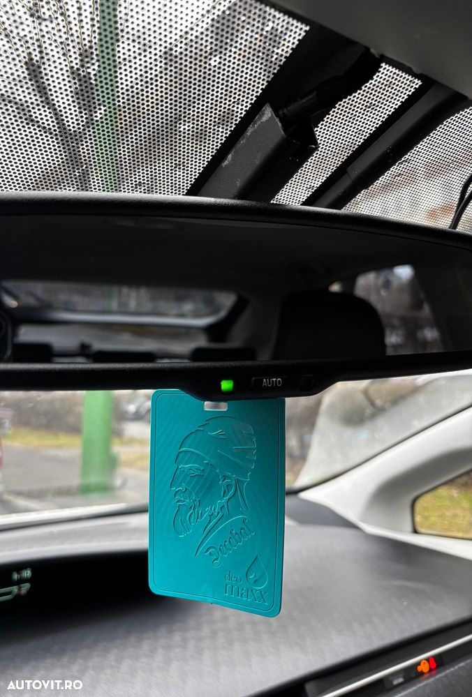 Toyota Prius (Hybrid) Sol - 21