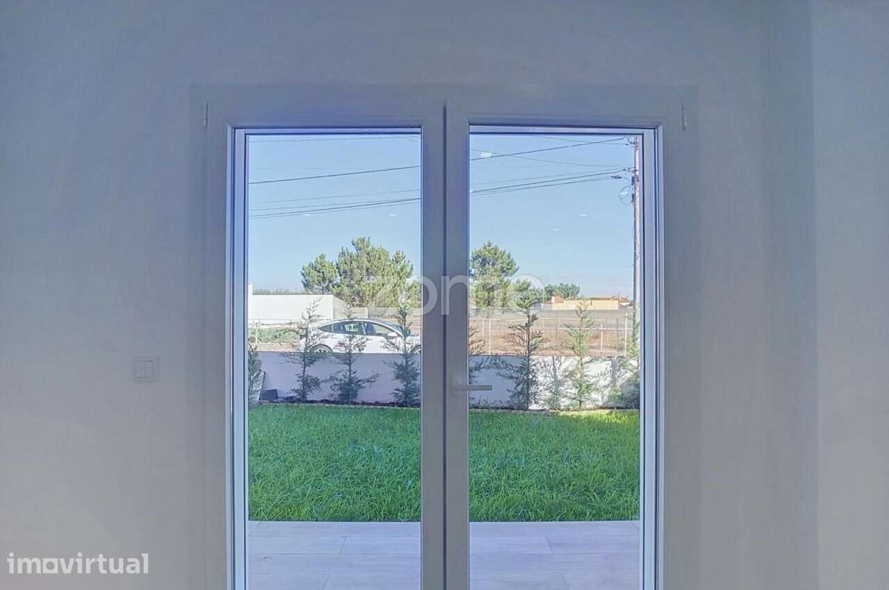 APARTAMENTO T3 RENOVADO COM JARDIM PRIVATIVO E GARAGEM FECHADA - Grande imagem: 4/23