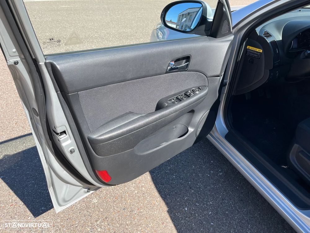 Hyundai i30 CW 1.6 CRDi Blue Comfort - 9