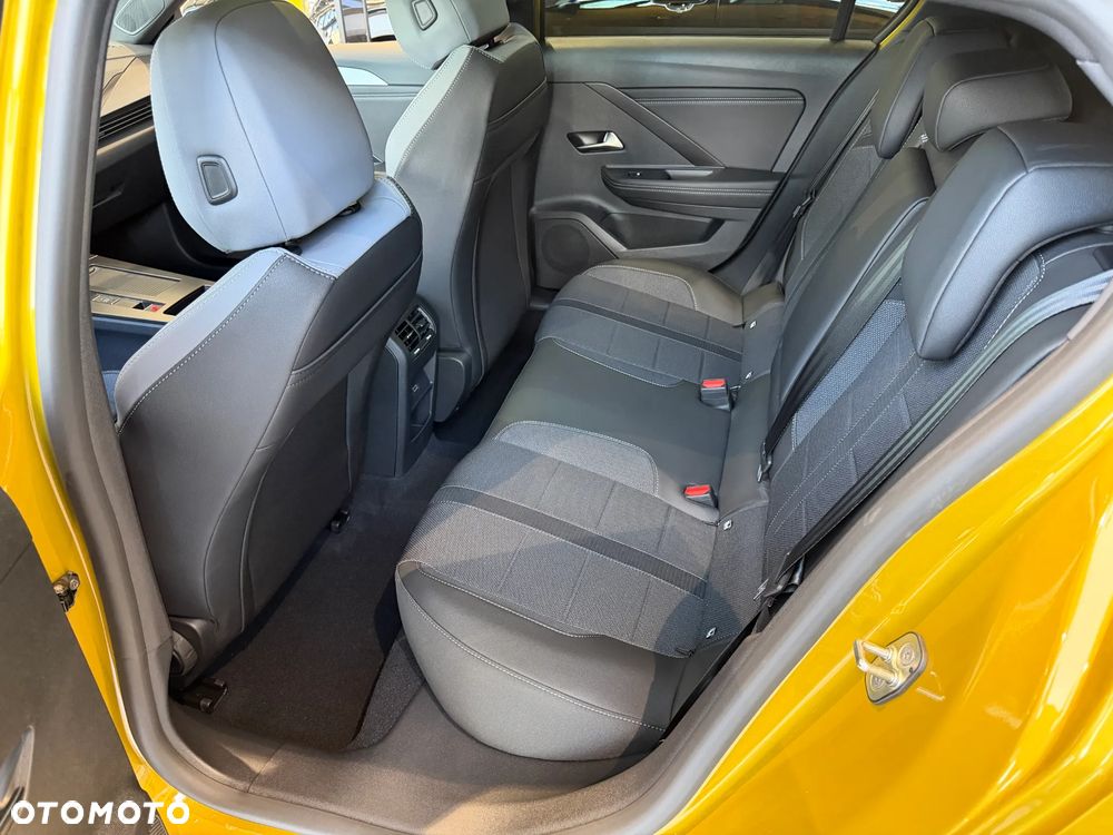 Opel Astra 1.2 T mHEV Ultimate eDTC - 21