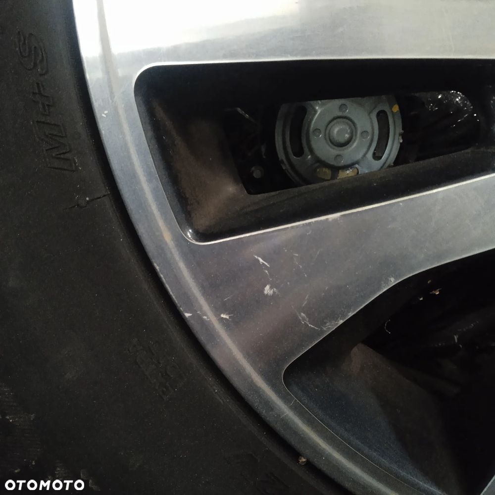 Koła felgi nissan 18 6x114.3 Et45 7J - 8