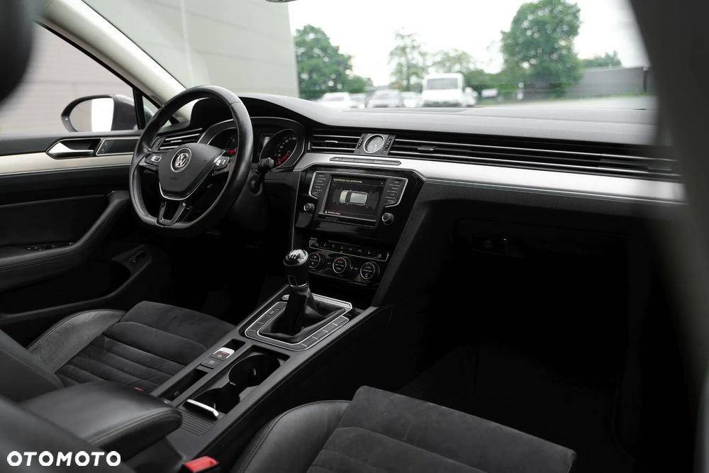 Volkswagen Passat 2.0 TDI SCR Highline - 22