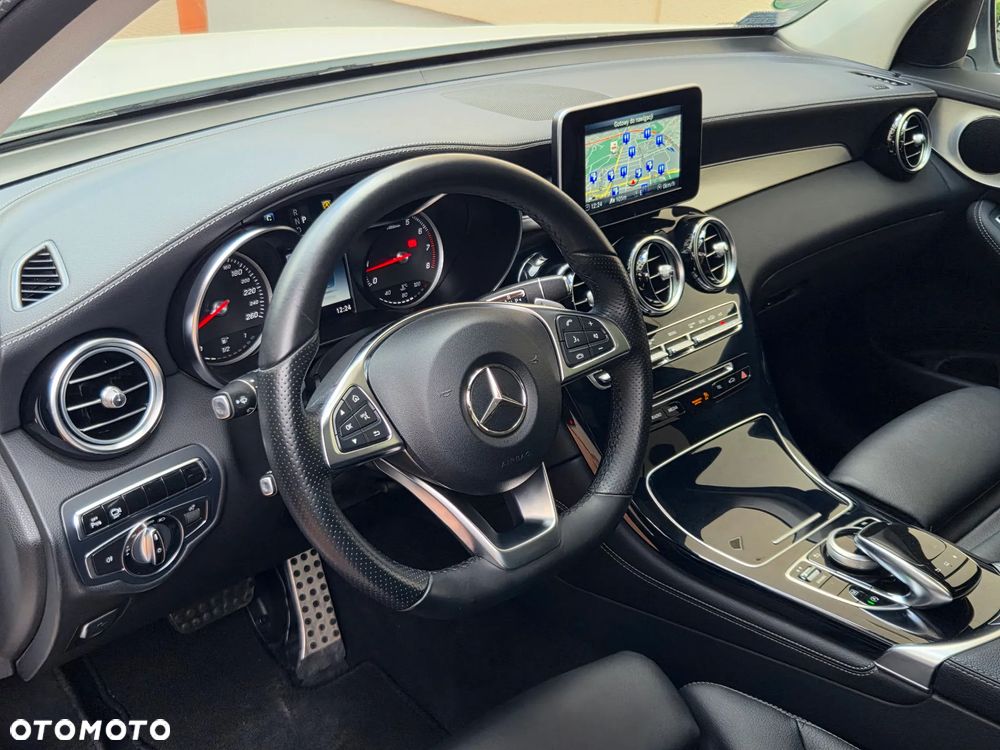 Mercedes-Benz GLC 250 4Matic 9G-TRONIC AMG Line - 12