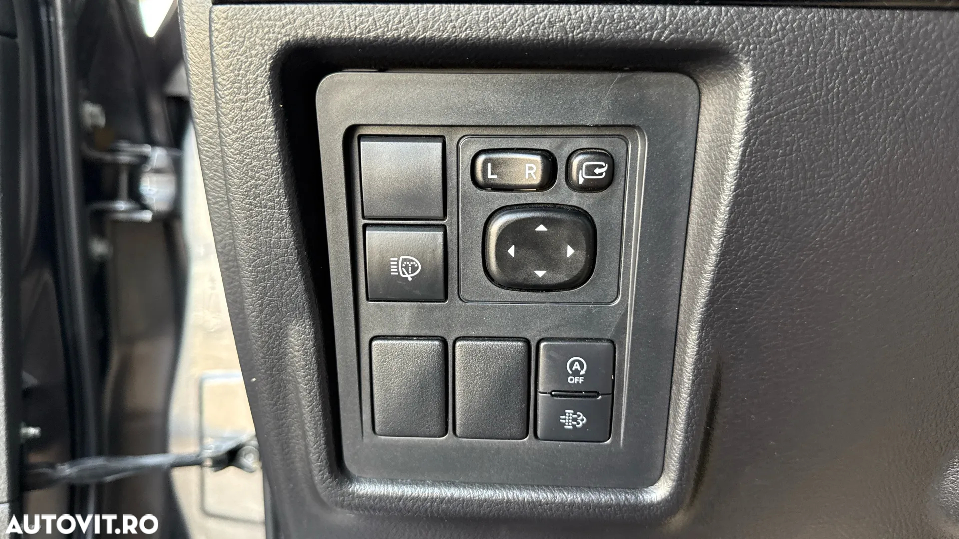 Toyota Land Cruiser - 30
