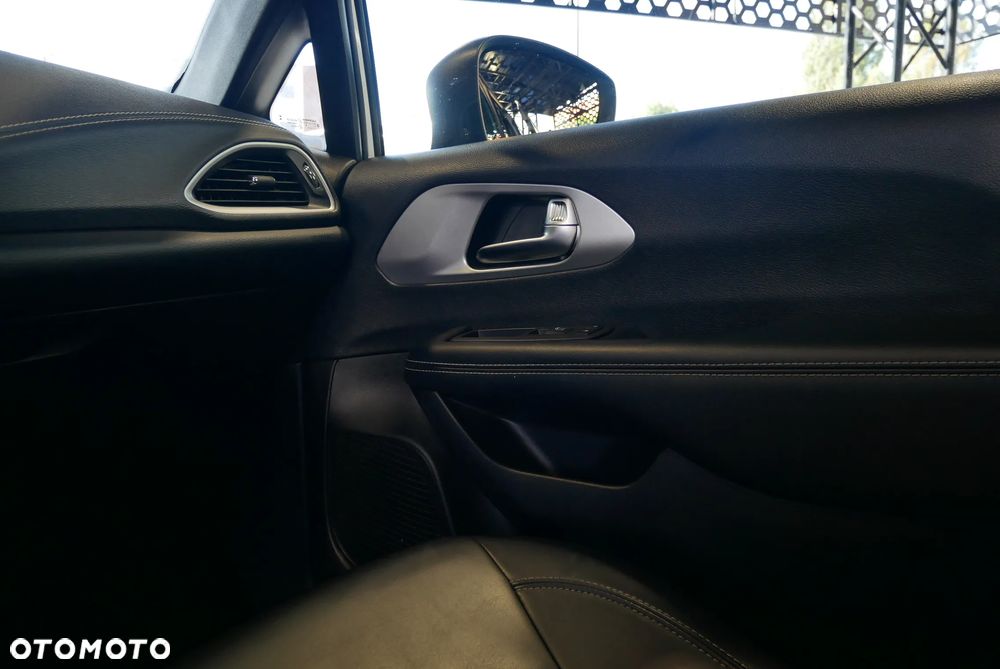 Chrysler Pacifica - 24