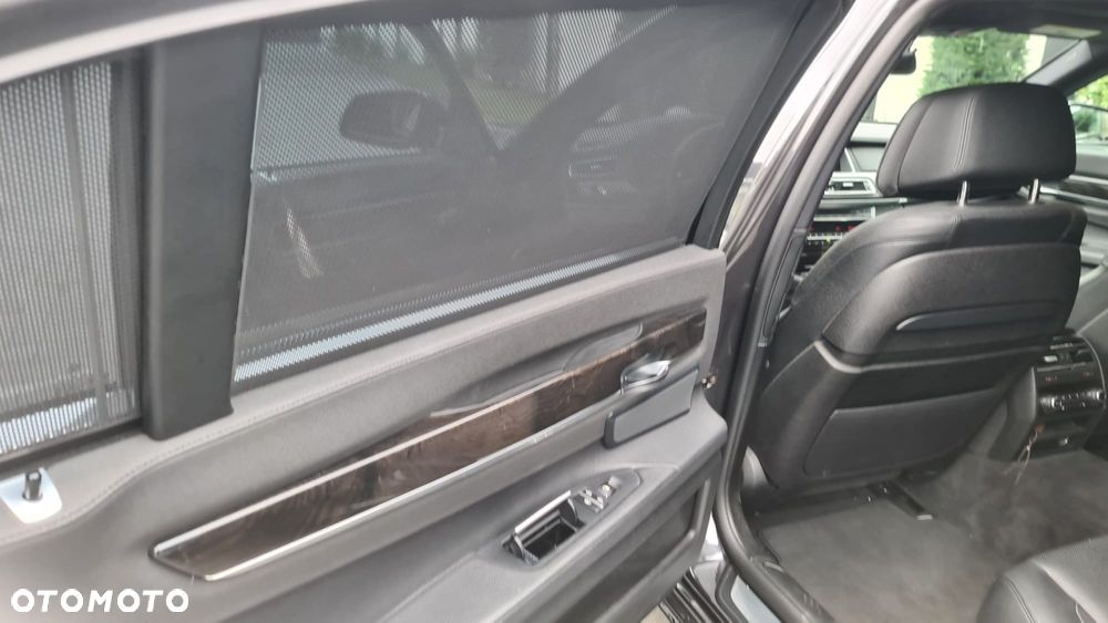 BMW Seria 7 740Li - 13