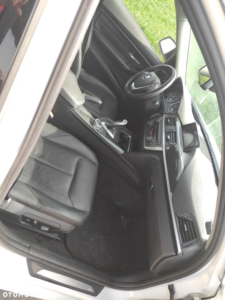 BMW Seria 3 335i Sport-Aut Luxury Line - 10