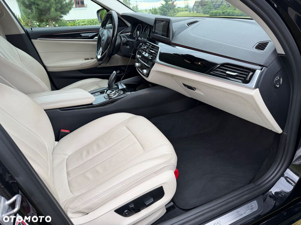 BMW Seria 5 520d xDrive - 10