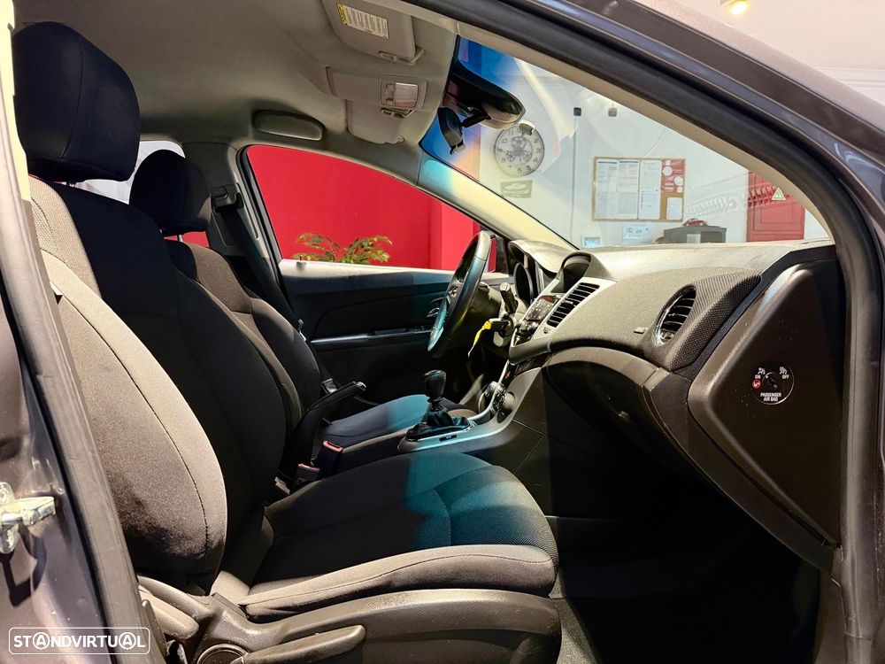 Chevrolet Cruze 1.6 LT - 11