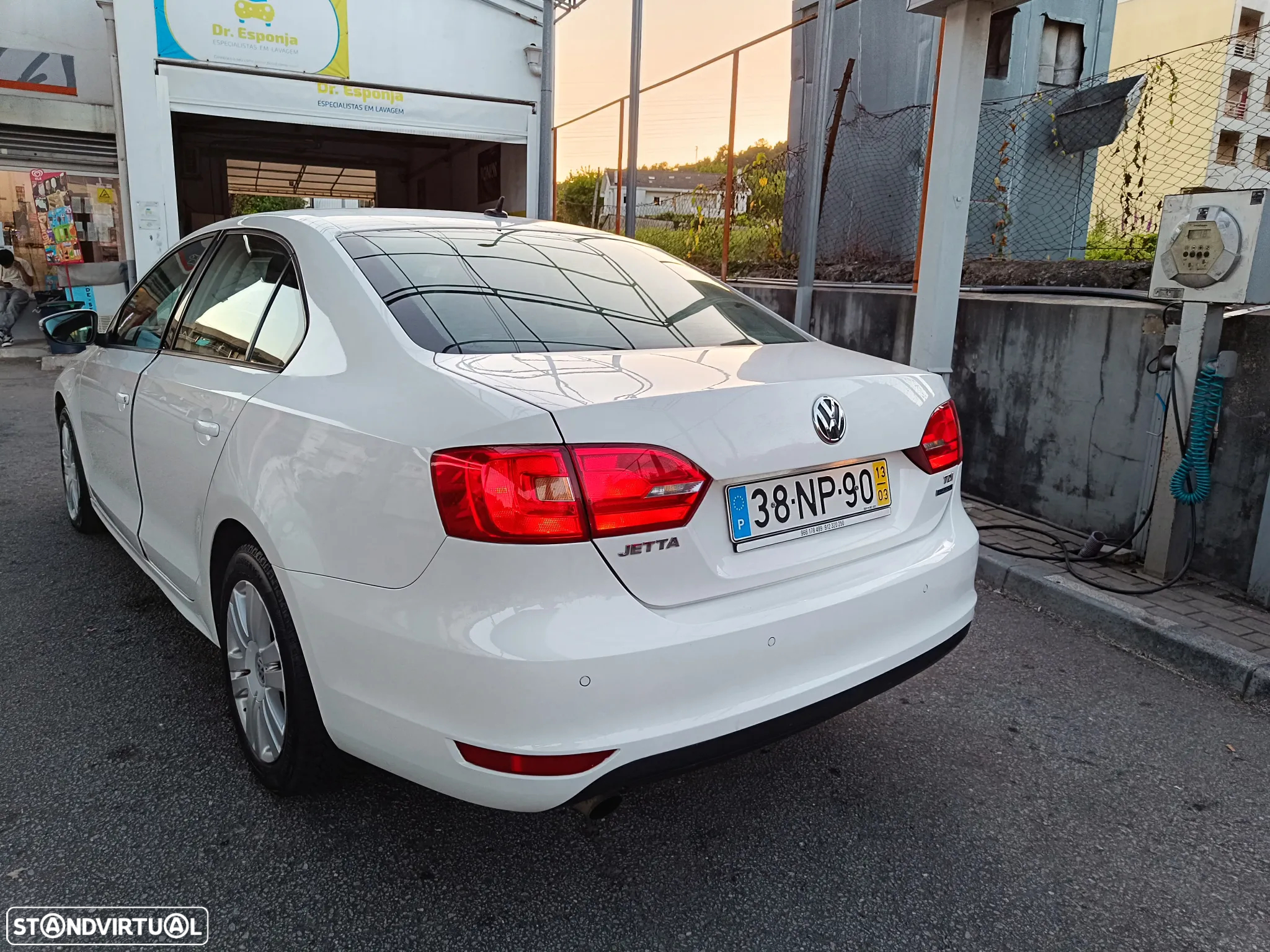 VW Jetta 1.6 TDi Confortline BM - 11