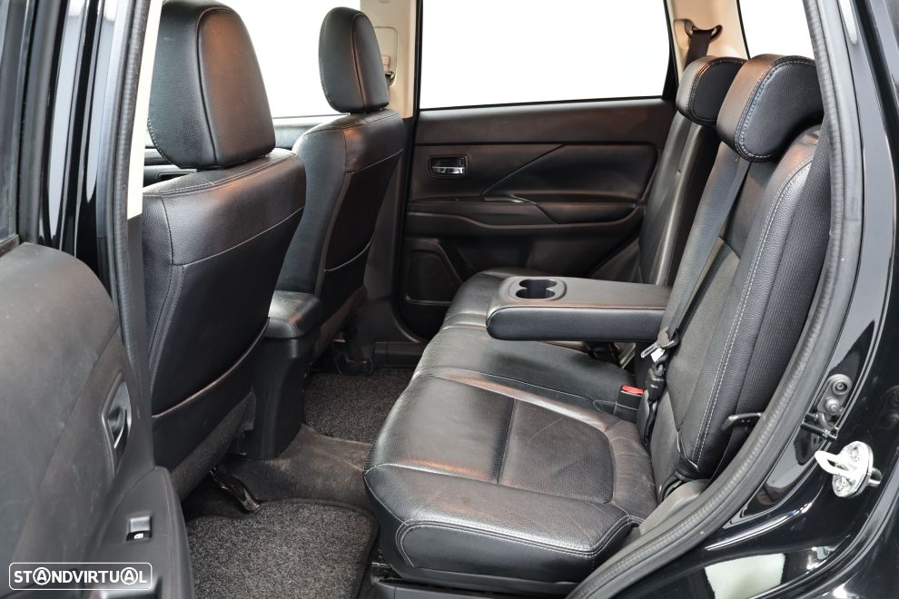Mitsubishi Outlander 2.2 DI-D Intense+ - 26
