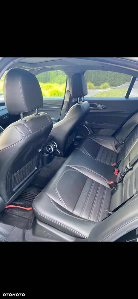 Alfa Romeo Giulia 2.0 Turbo 16V AT8-Q4 Veloce Ti - 12
