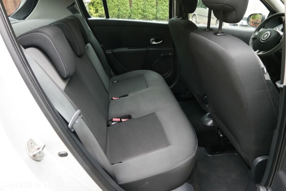 Renault Clio 1.2 16V Alize - 12