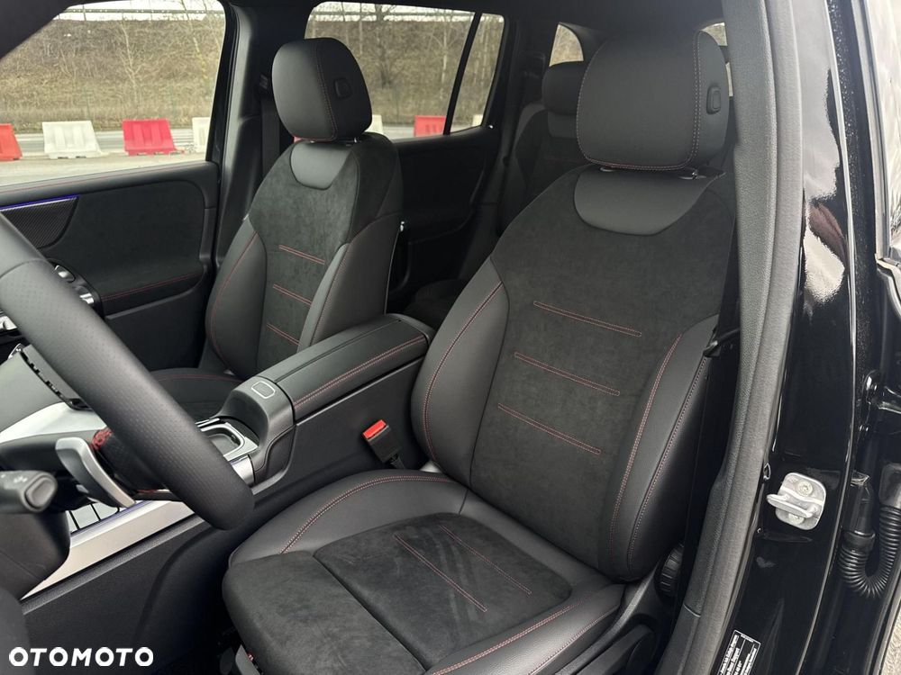 Mercedes-Benz GLB - 11