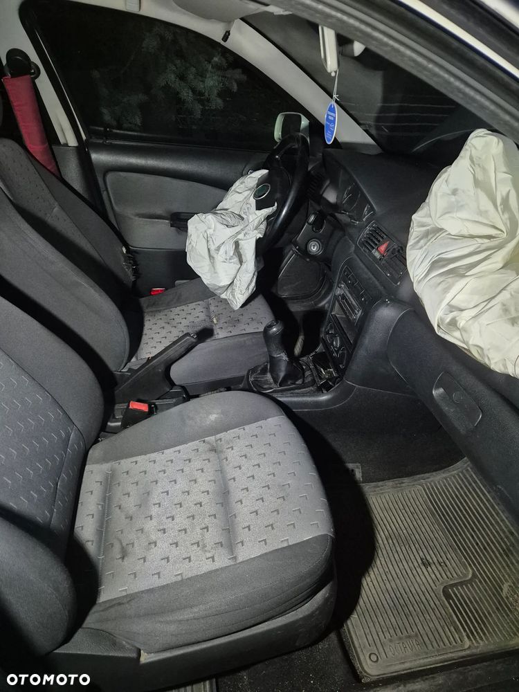 Skoda Octavia 1.6 Tour - 11