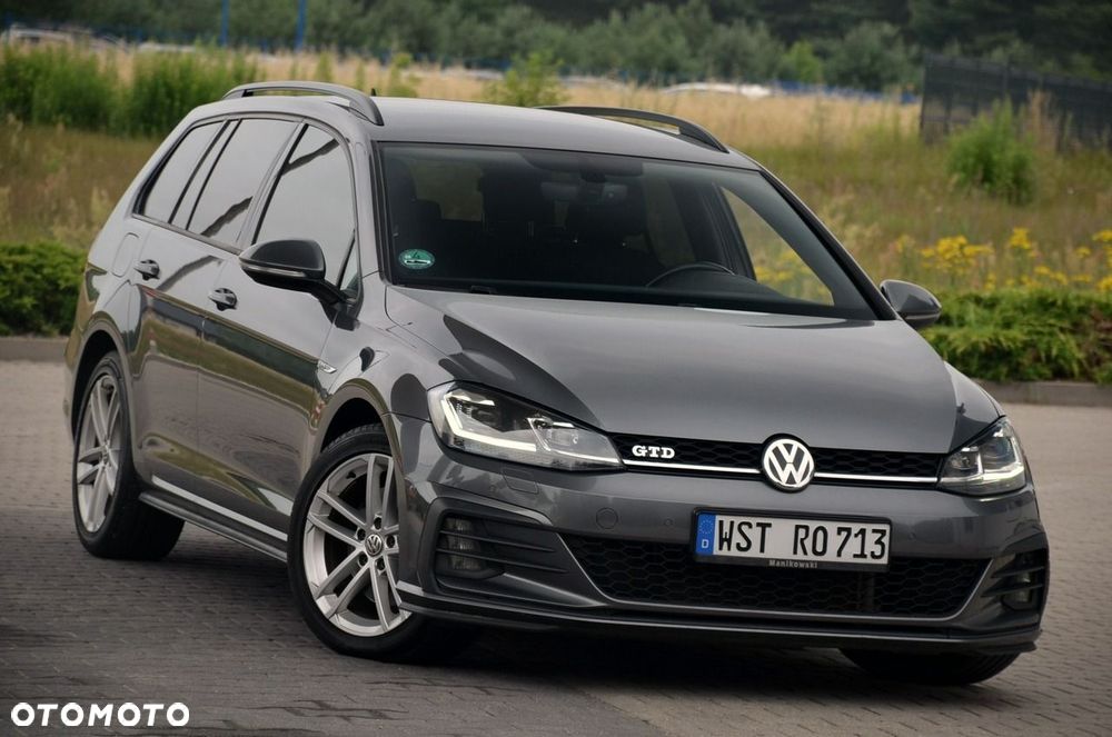 Volkswagen Golf - 1