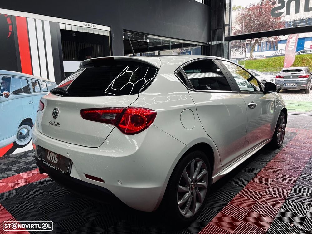 Alfa Romeo Giulietta 1.6 JTDm Distinctive - 10