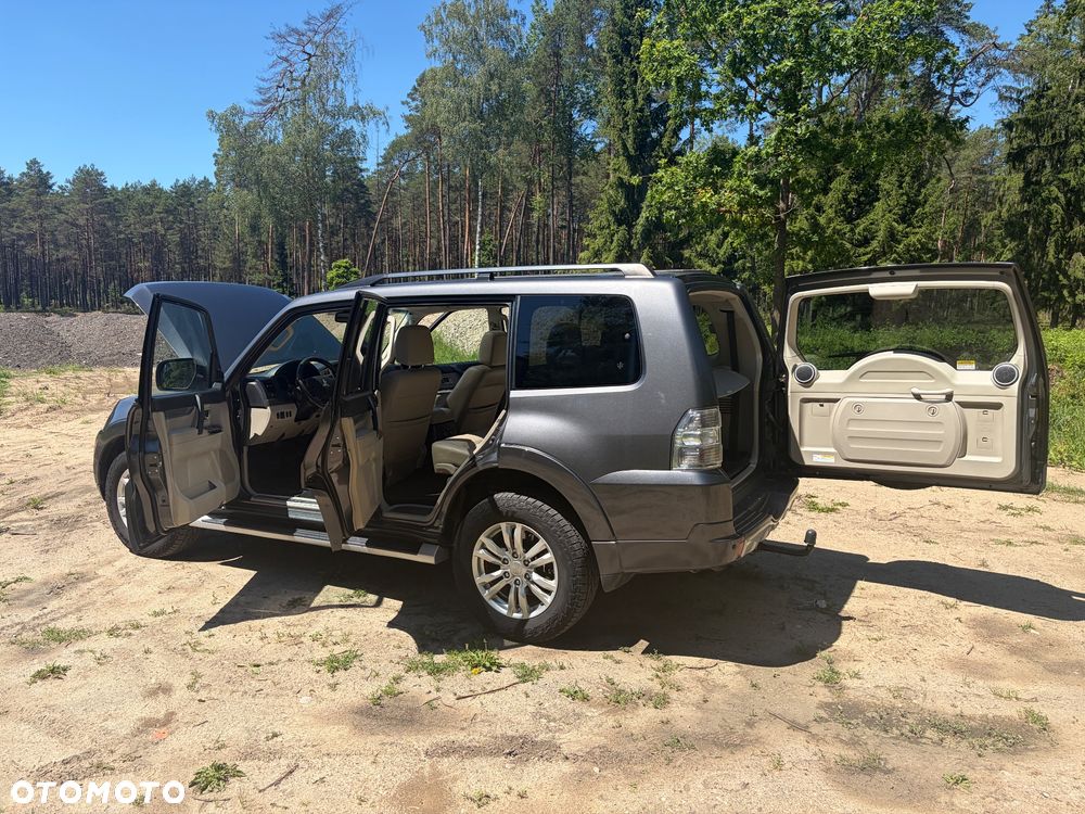 Mitsubishi Pajero - 10