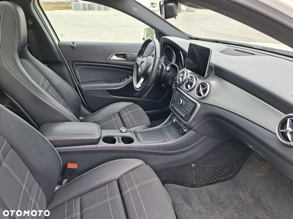 Mercedes-Benz GLA 250 4-Matic - 14