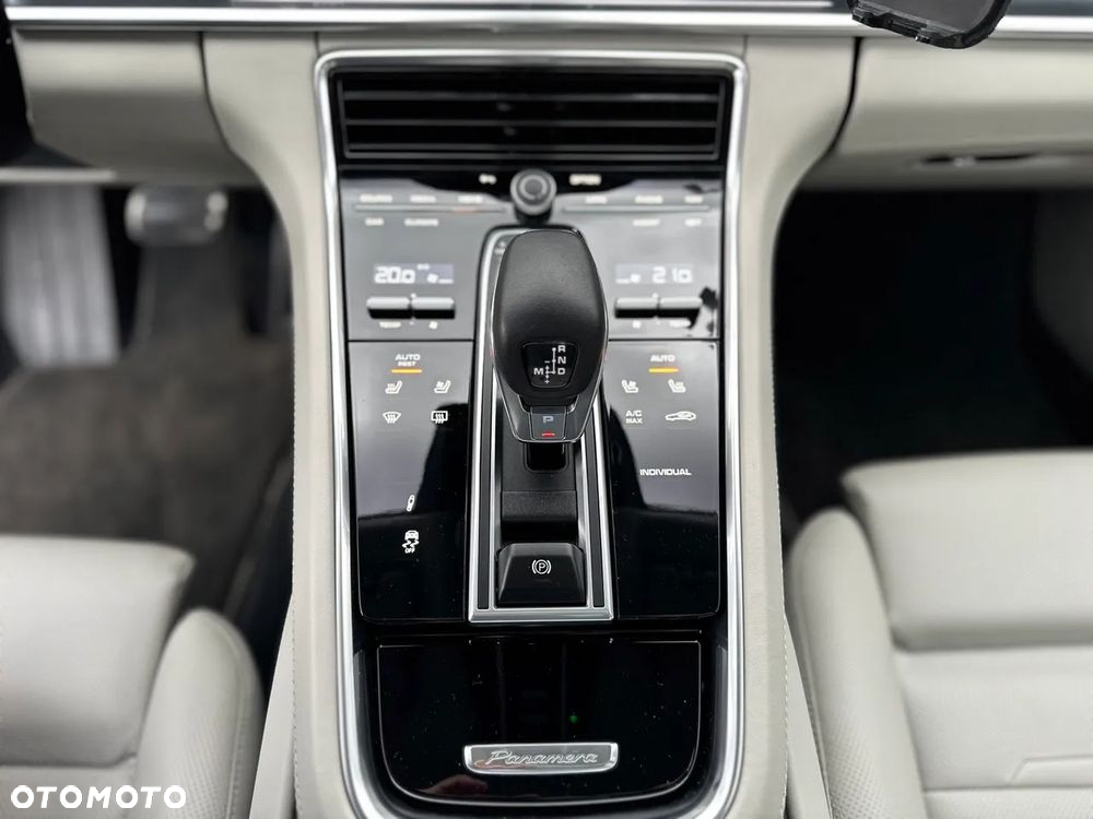 Porsche Panamera 4 E-Hybrid Platinum Edition - 8