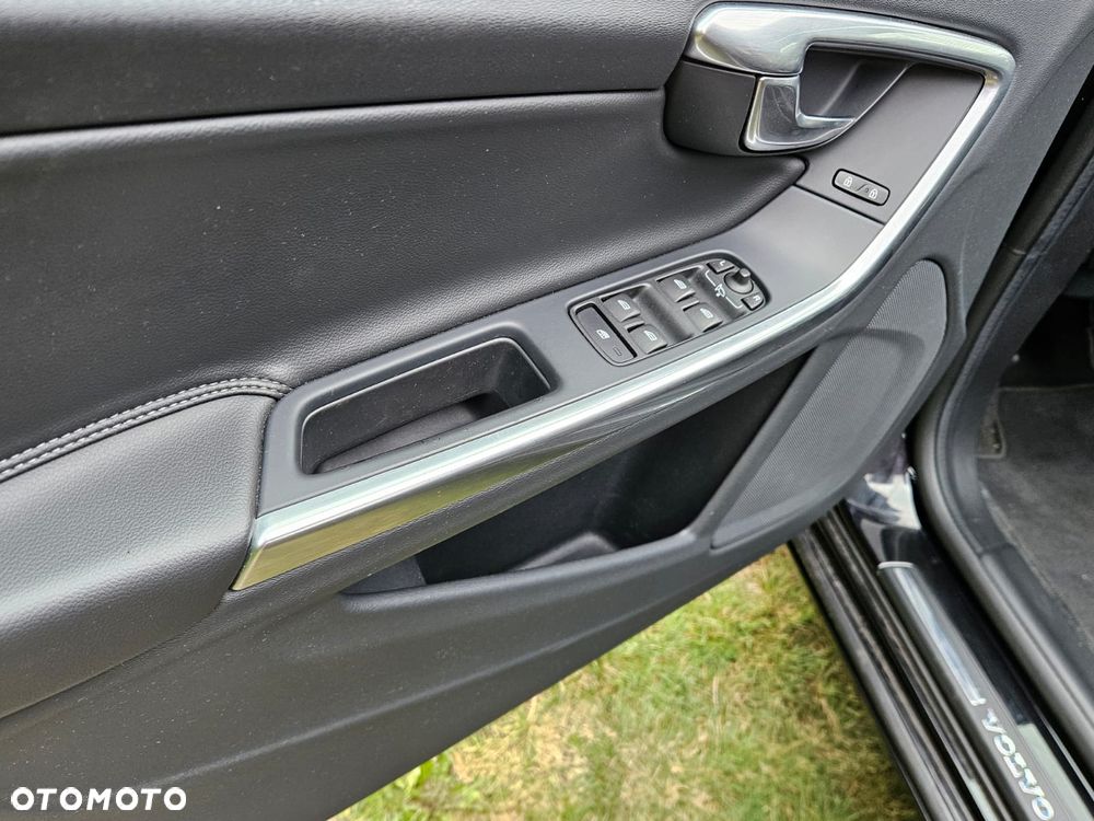 Volvo V60 T3 Momentum - 14