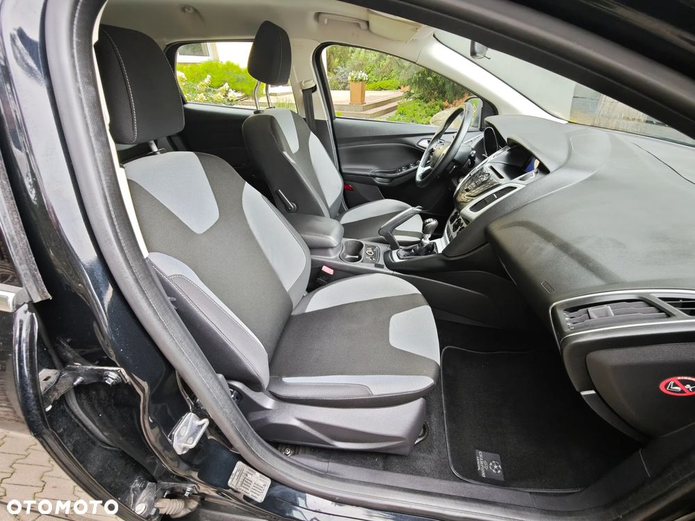 Ford Focus 1.6 TDCi DPF Champions Edition - 23