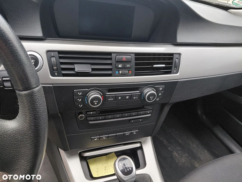 BMW Seria 3 320i - 10