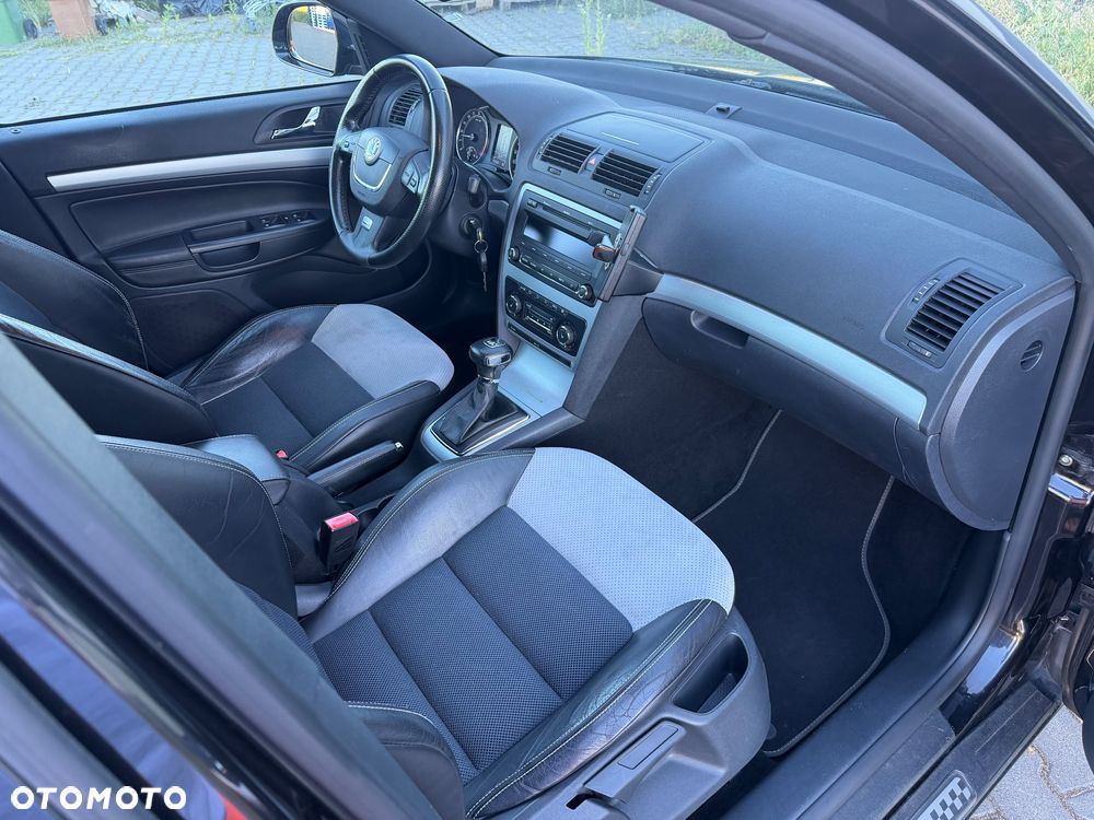 Skoda Octavia 2.0 TDI RS DSG - 25