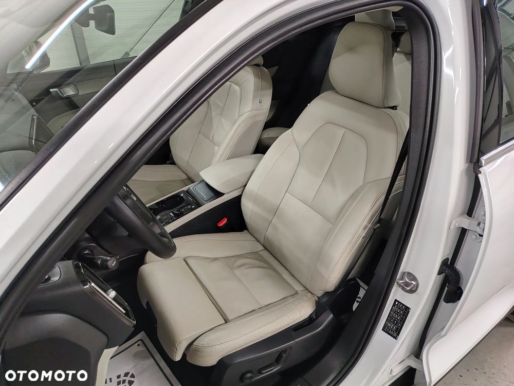 Volvo XC 40 B3 Ultimate Dark - 19