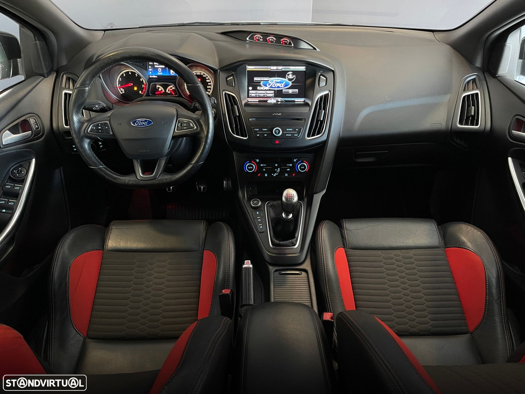 Ford Focus 2.0i ST-2 - 33