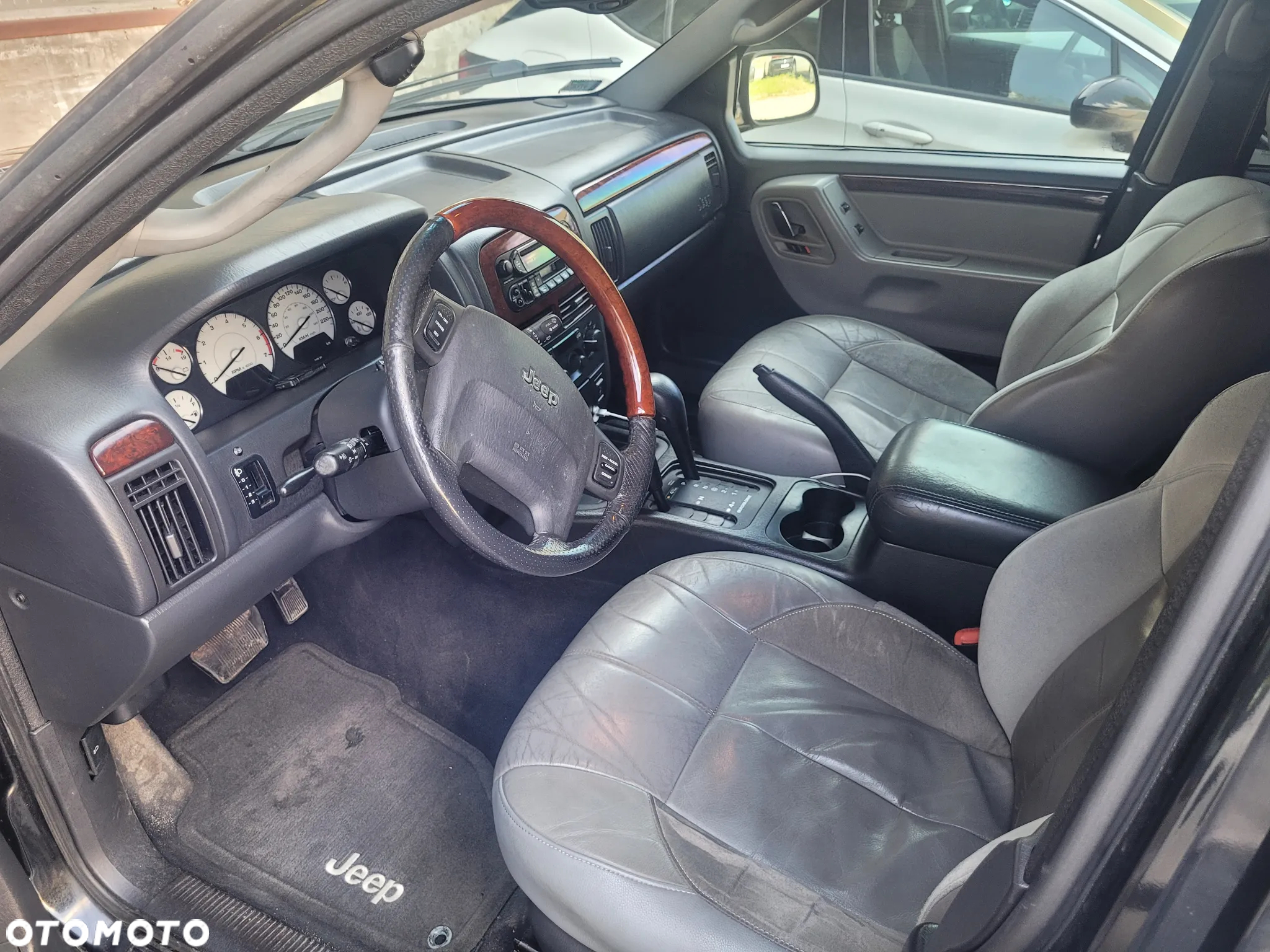 Jeep Grand Cherokee 4.7 Overland - 12